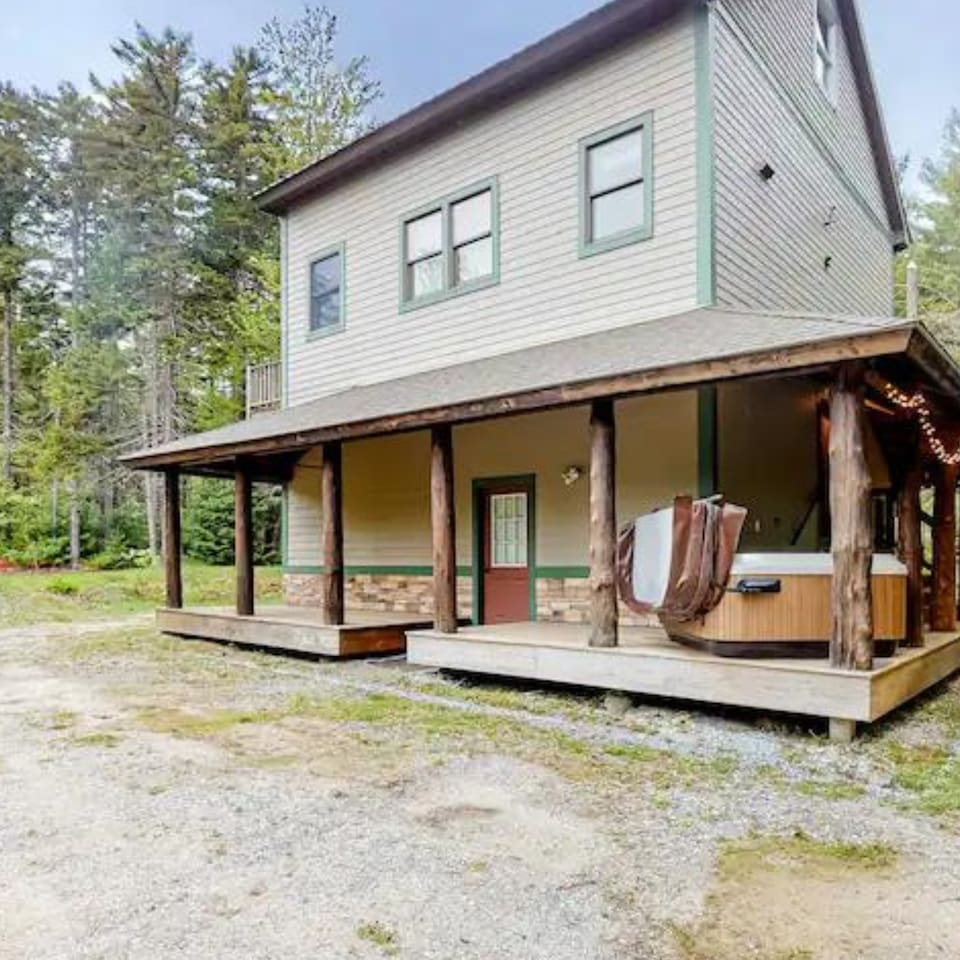 The second home on the property also has a hot tub in case more guests want to enjoy the amazing hot tubs! 