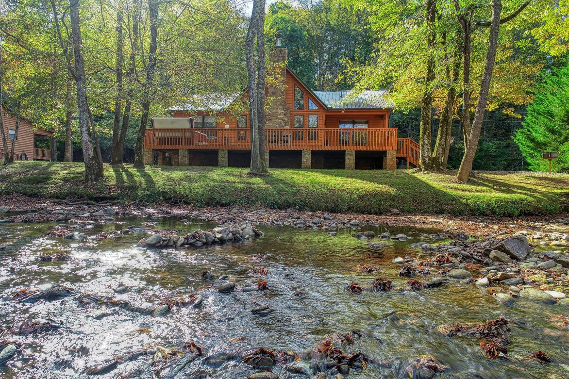 Step outside to the creek – your private Smoky Mountain escape