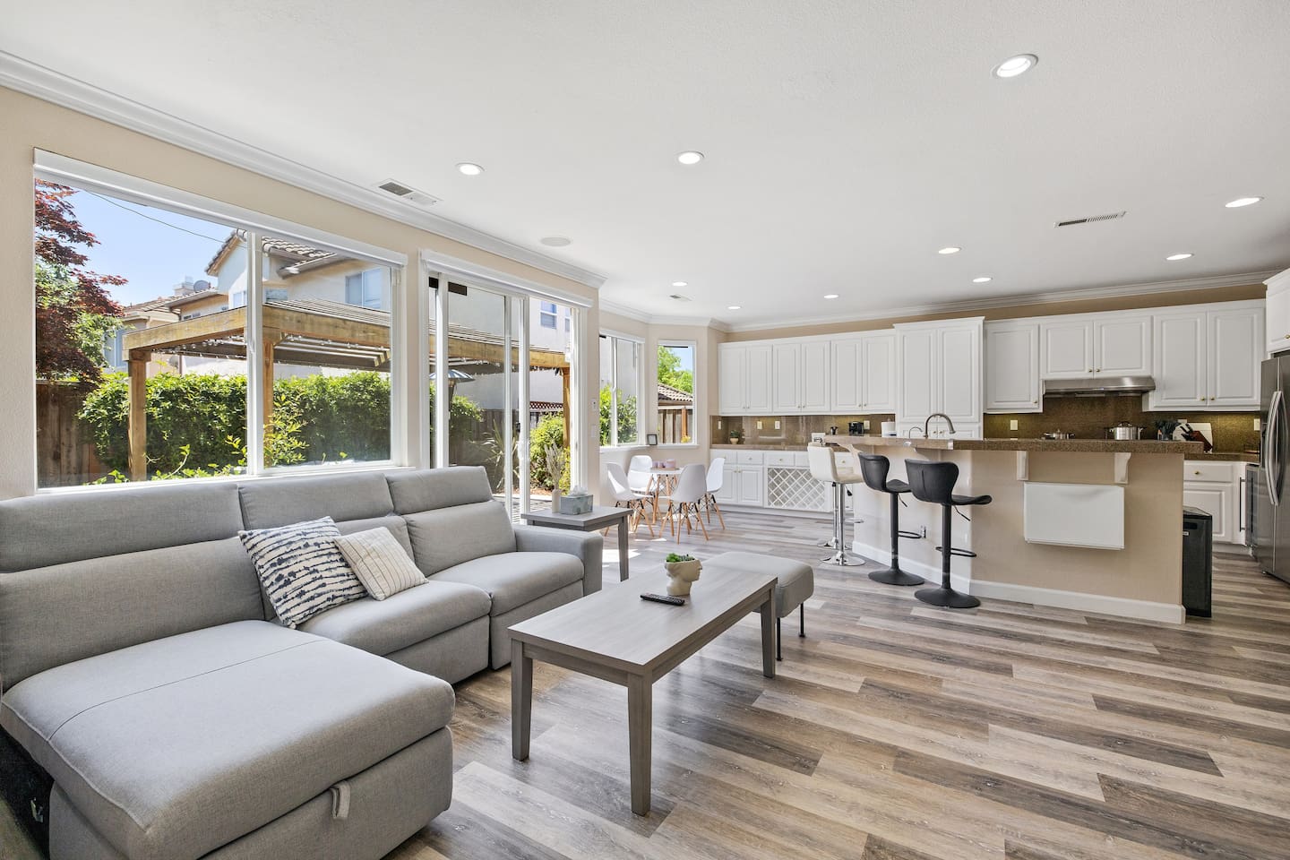 2nd Living room area