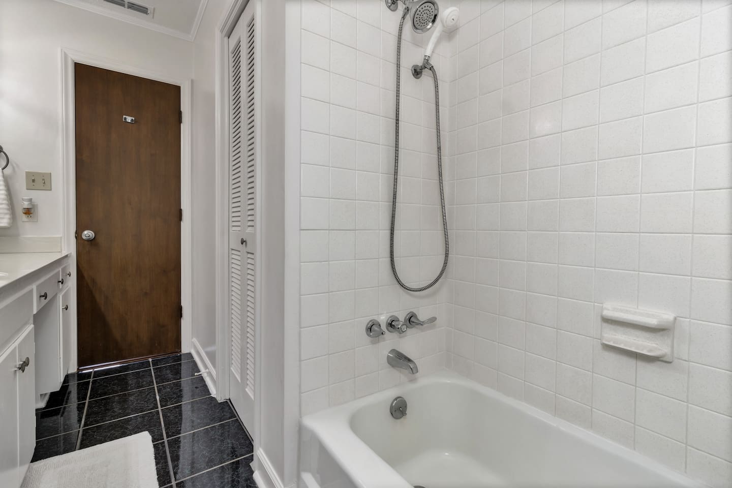Second Bathroom with Tub/Shower