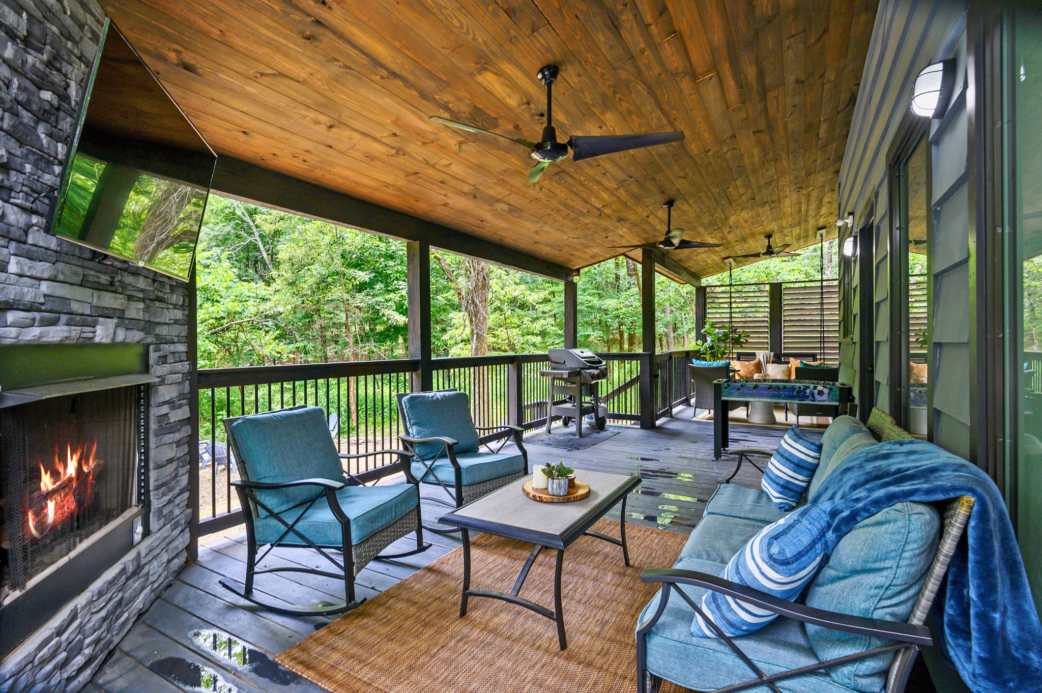 Reconnect with what matters most in this inviting outdoor sala made for slow mornings and golden sunsets.