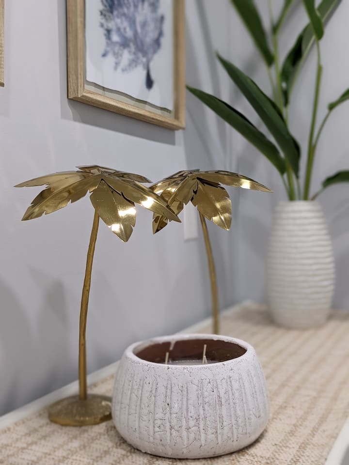 Close up of the Golden Palms. Since Dorado stands for Golden in English, just seemed right. By the way, the candels are meant to be lit. Please use them!
