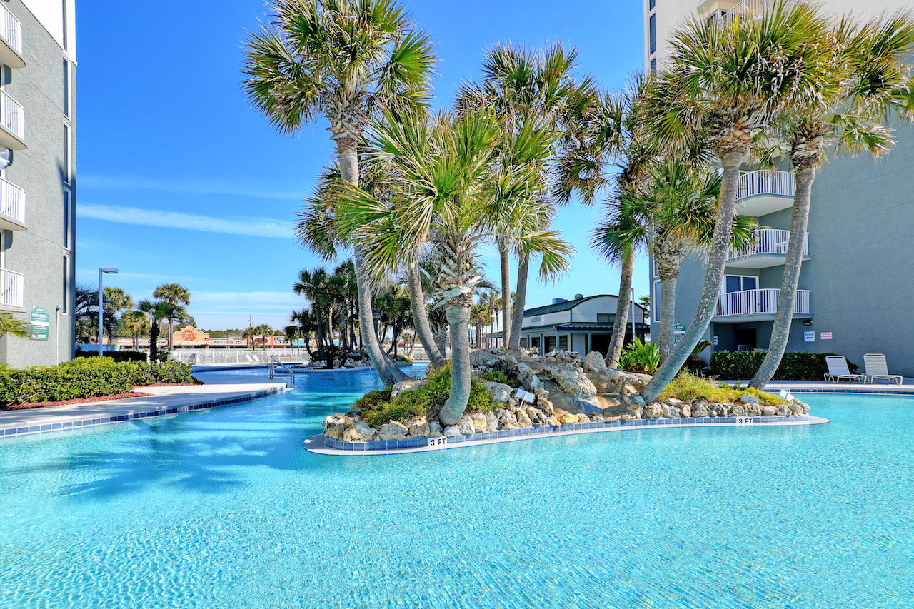 Lagoon Pool between Tower 2 and Tower 3
