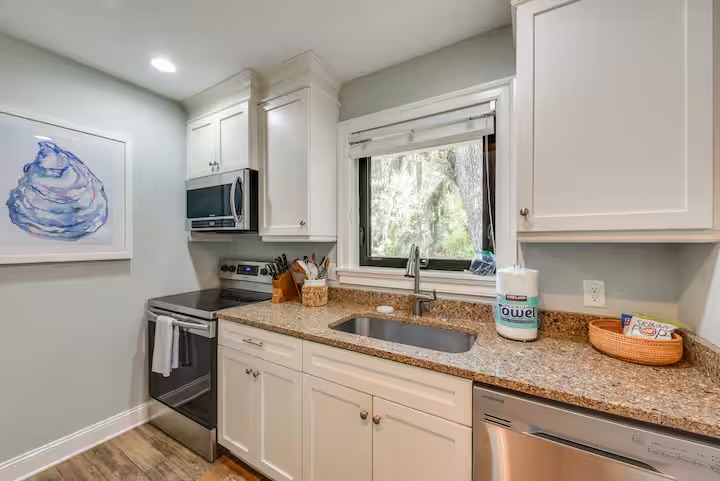 Luxury renovated fully stocked kitchen