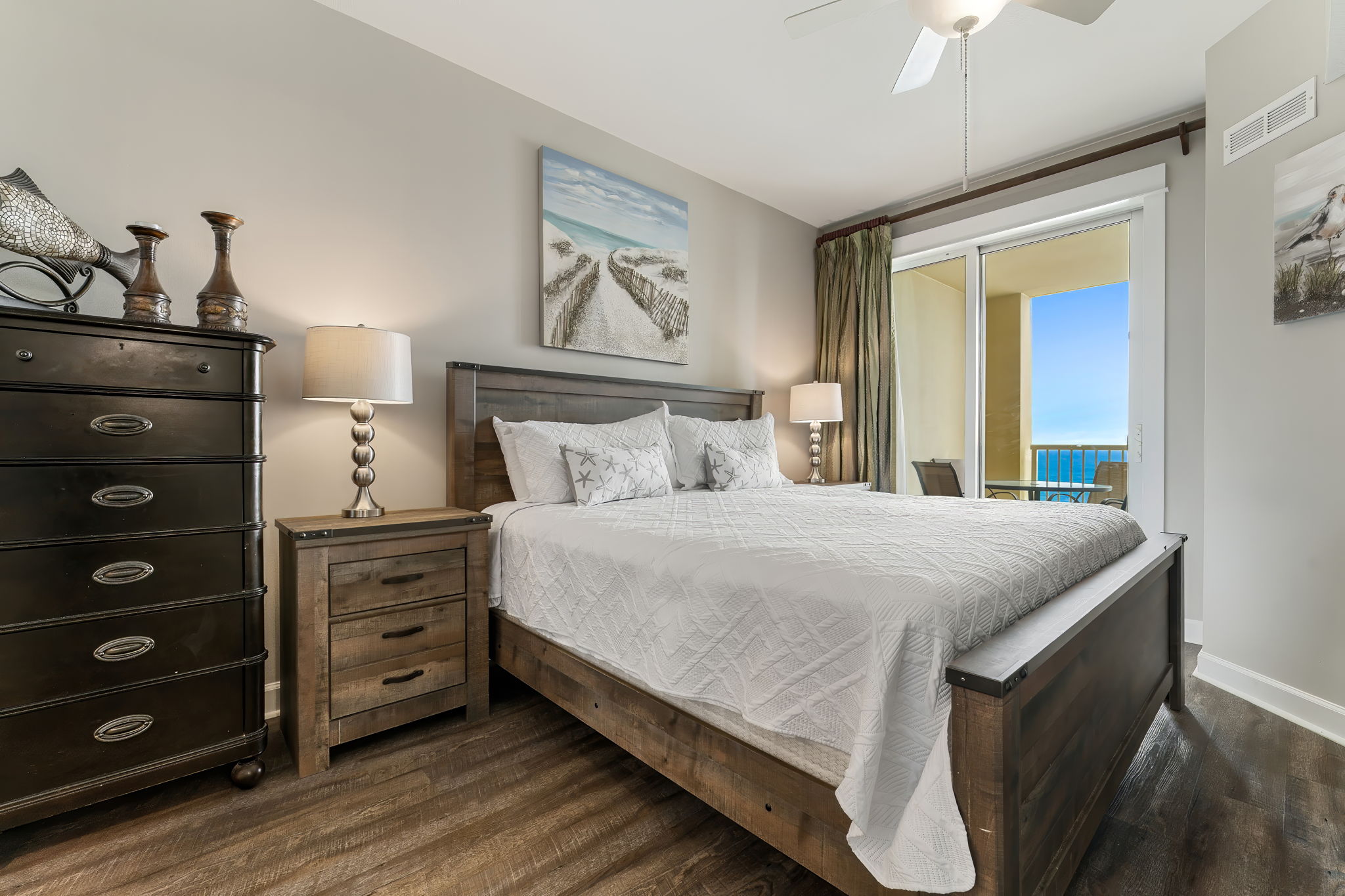 King size bed in master!