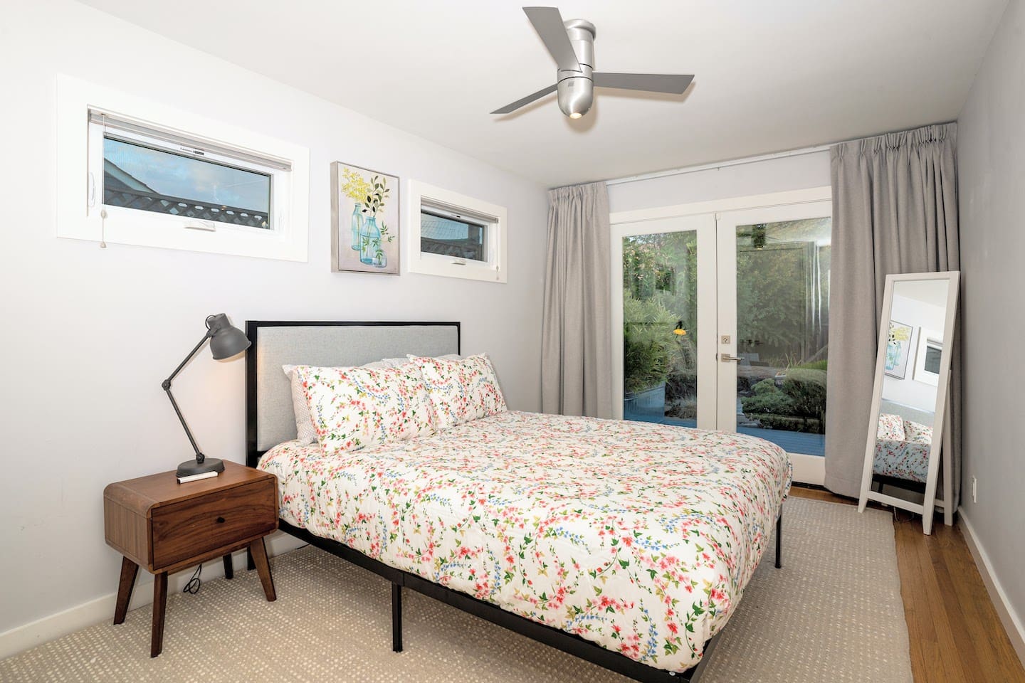 Bedroom 2 with queen bed and with access to backyard and pool.