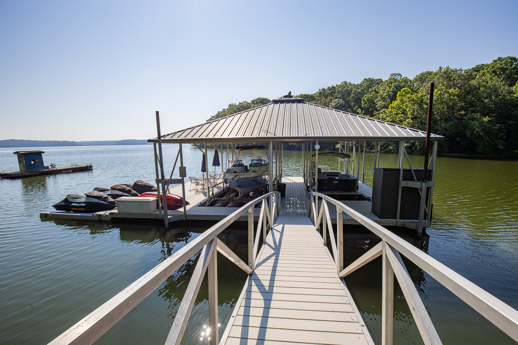 Your adventure hub! Rent pontoons or jet skis right from the dock and launch straight into lake fun