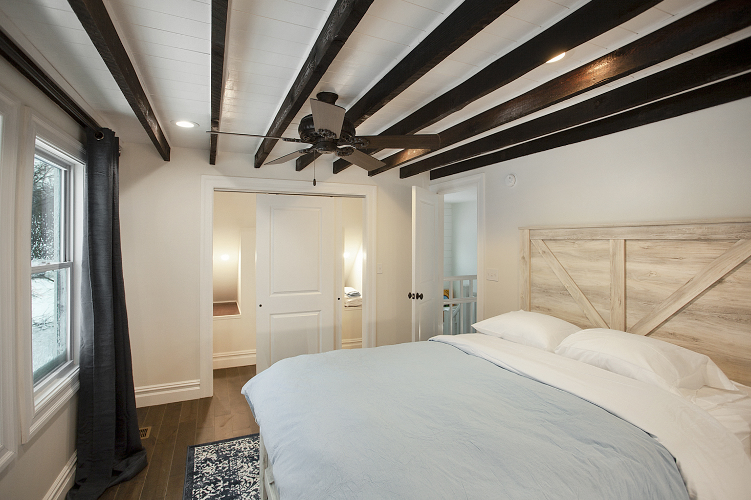 2nd Guest House: Main Bedroom - Queen Bed