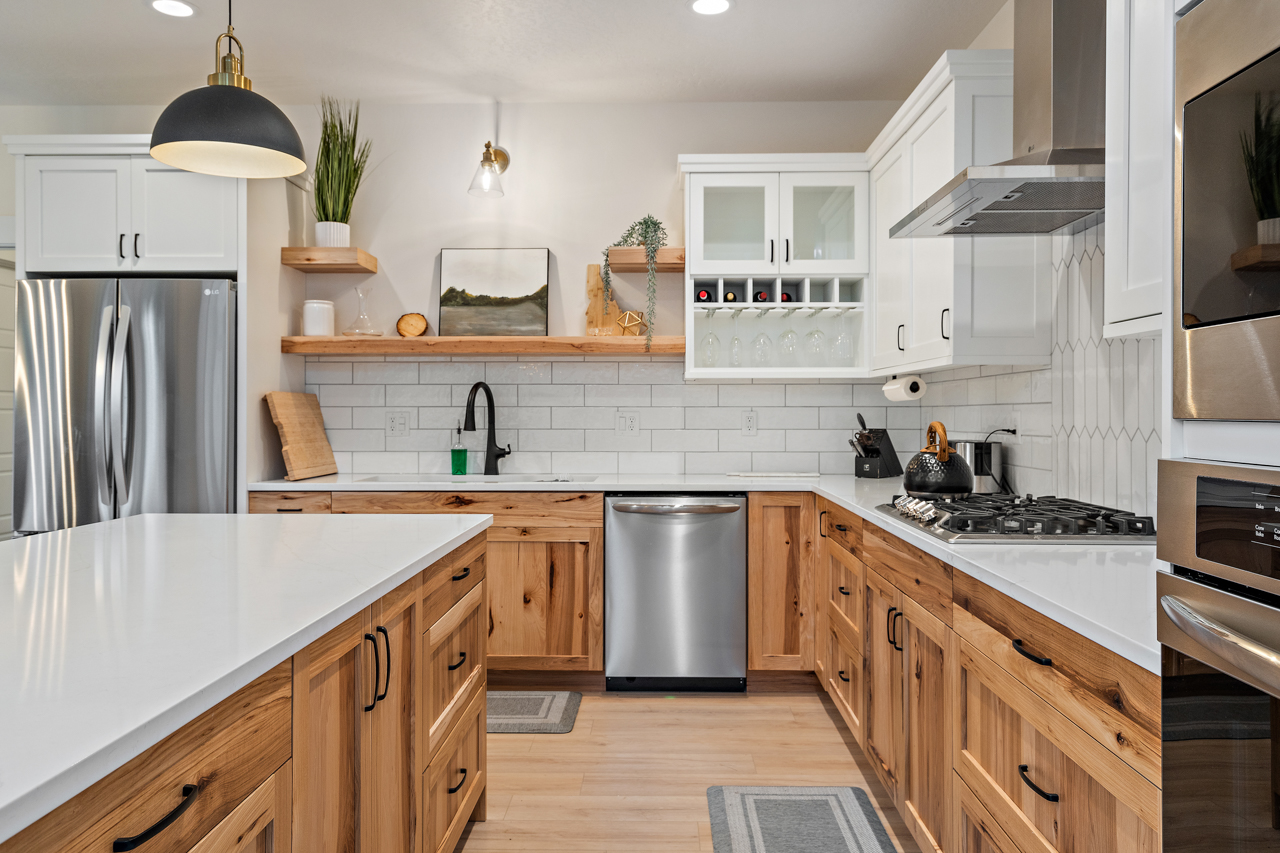 Kitchen w/Gas Range