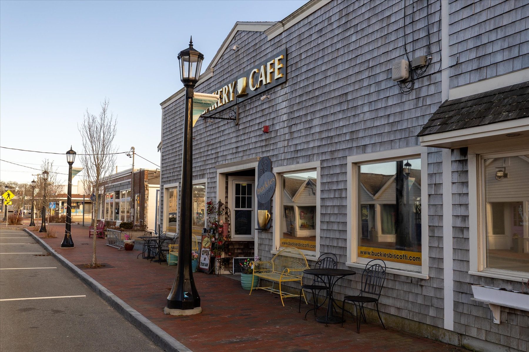 Stroll to the Bakery for a goodie and coffee before heading out on your next Cape adventure of the day. 