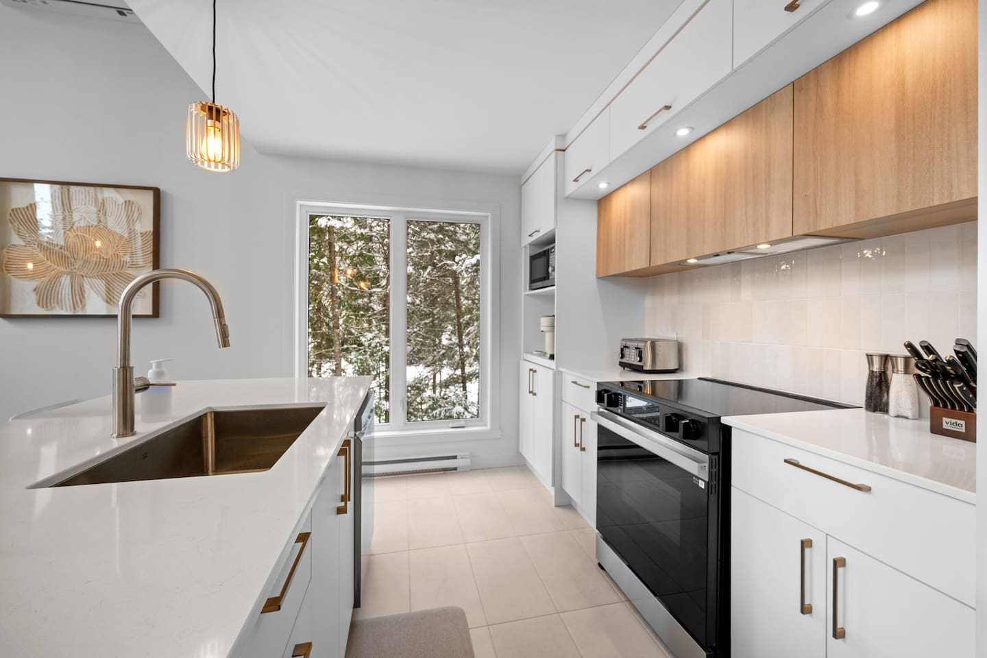 A compact kitchenette for everyday convenience.