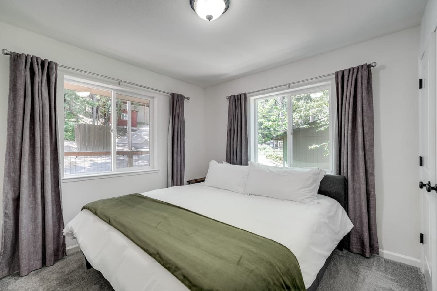 Bedroom 2 | King Bed 