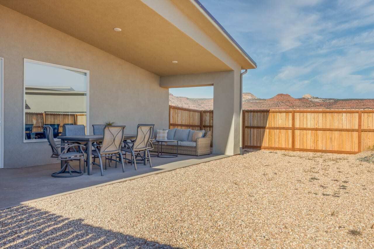 Outdoor Seating & Dining