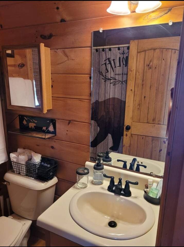 Private bathroom adjacent to the Master Bedroom in the loft