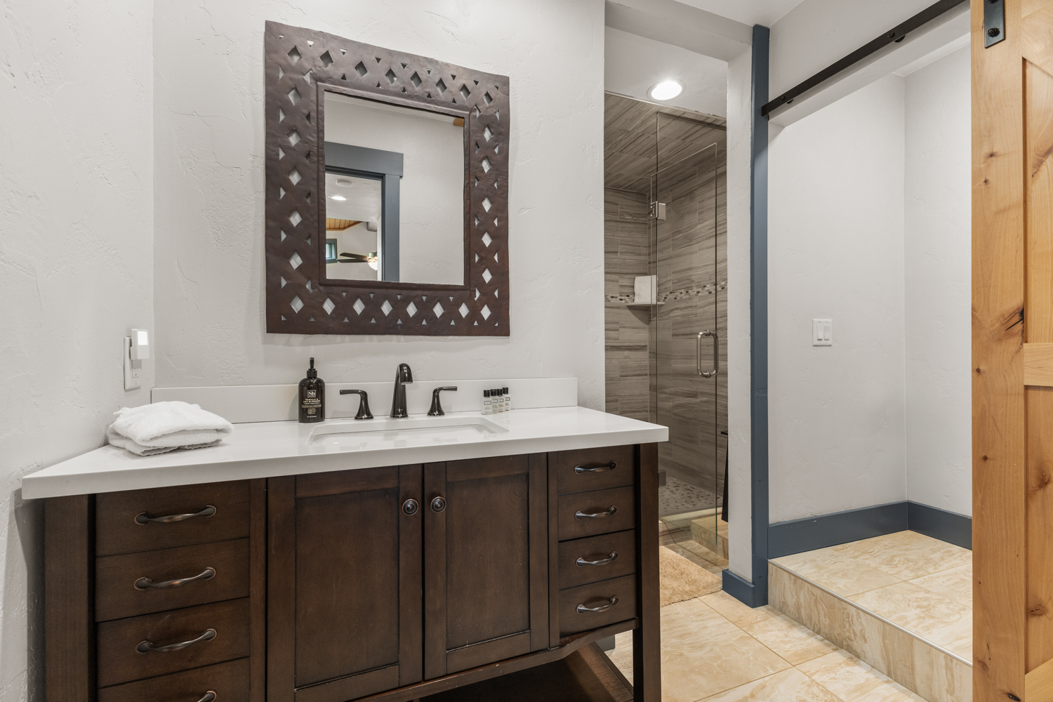 Shared Bathroom #4 | 4th Level