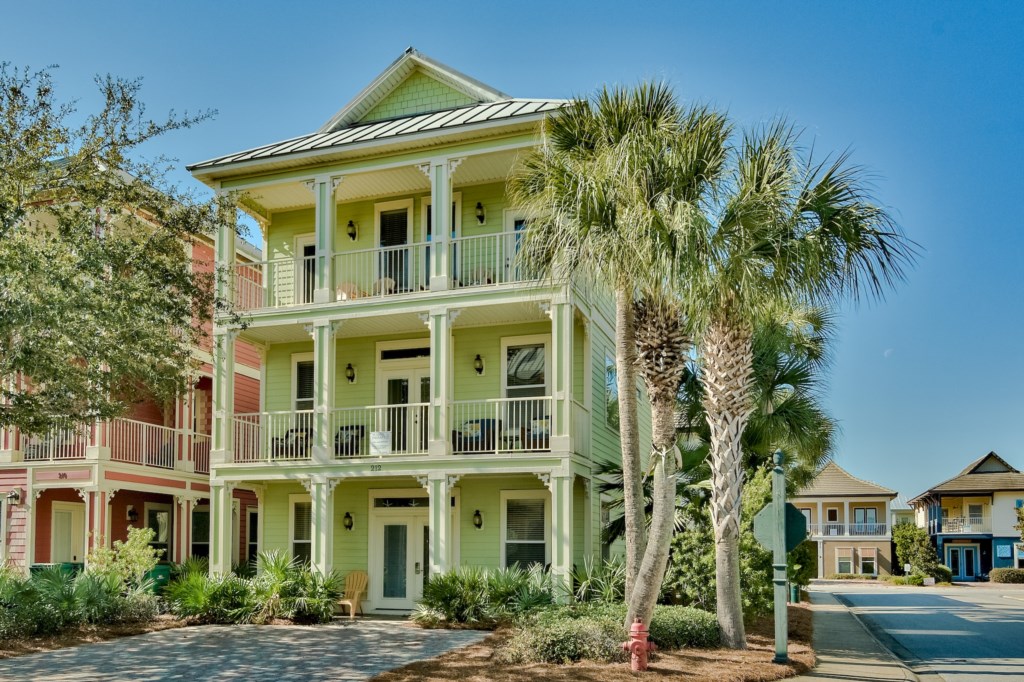 This home is very close to the best resort pool in Destin.