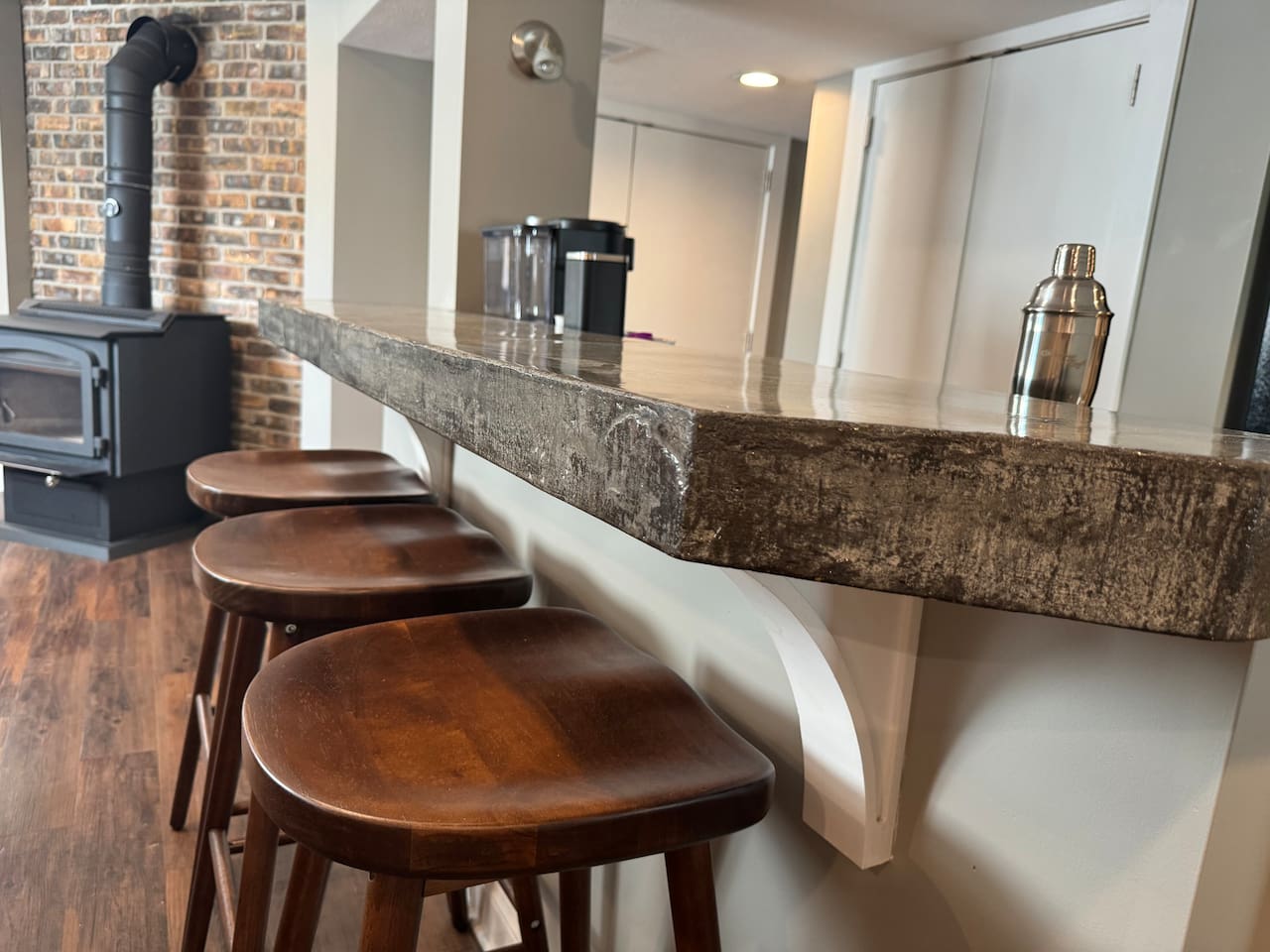 Coffee Bar in the morning, Cocktail Bar in the evening.