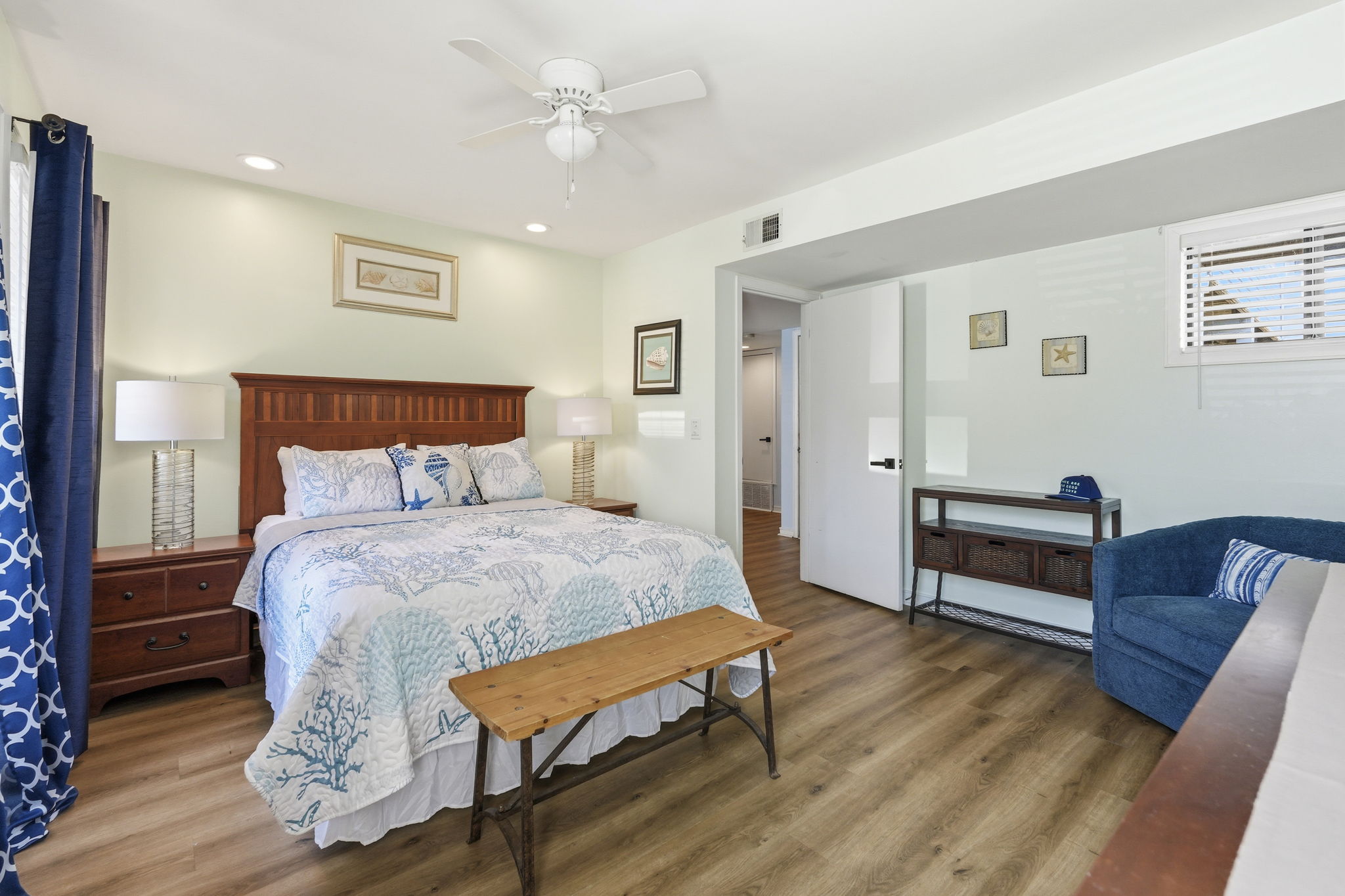 Primary Bedroom with Queen bed and ensuite bathroom