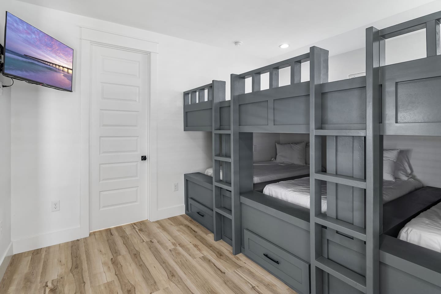 Bedroom 8 - Bunkroom (Third Floor) (6) twin beds 