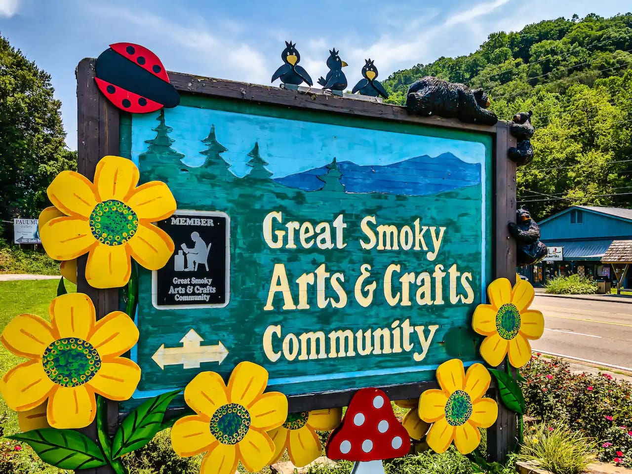 We're 2 miles from the Arts & Crafts Community!