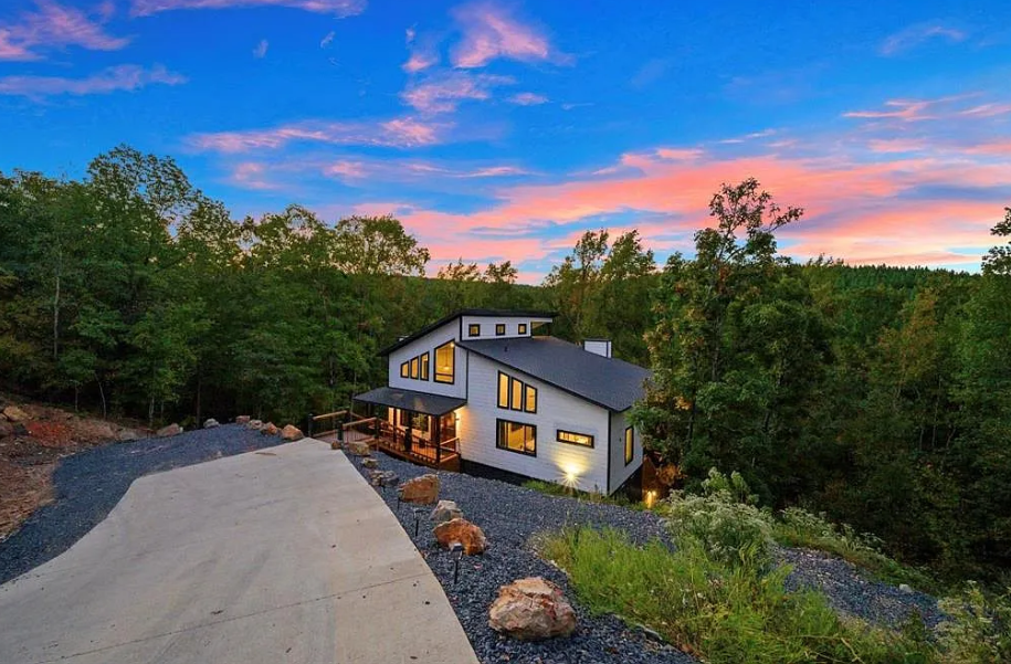 Modern cabin nestled in nature with breathtaking views
