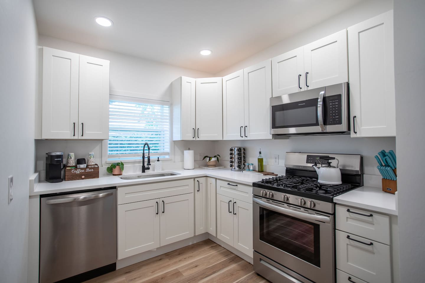 Fully equipped kitchen with modern appliances, including a stove, oven, refrigerator, microwave, and all the utensils and cookware you need to prepare your favorite meals.