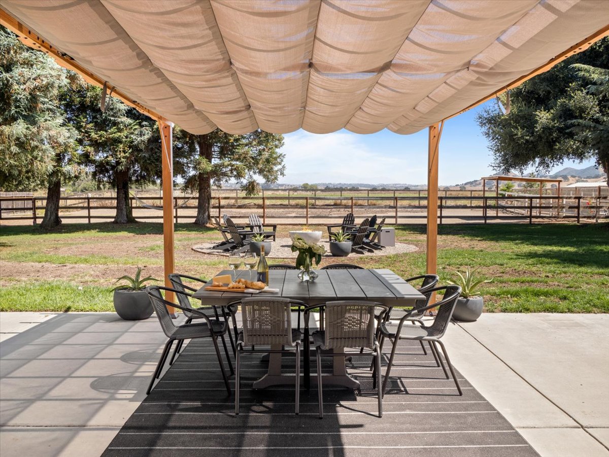 Dining for 8 out on the patio with a view
