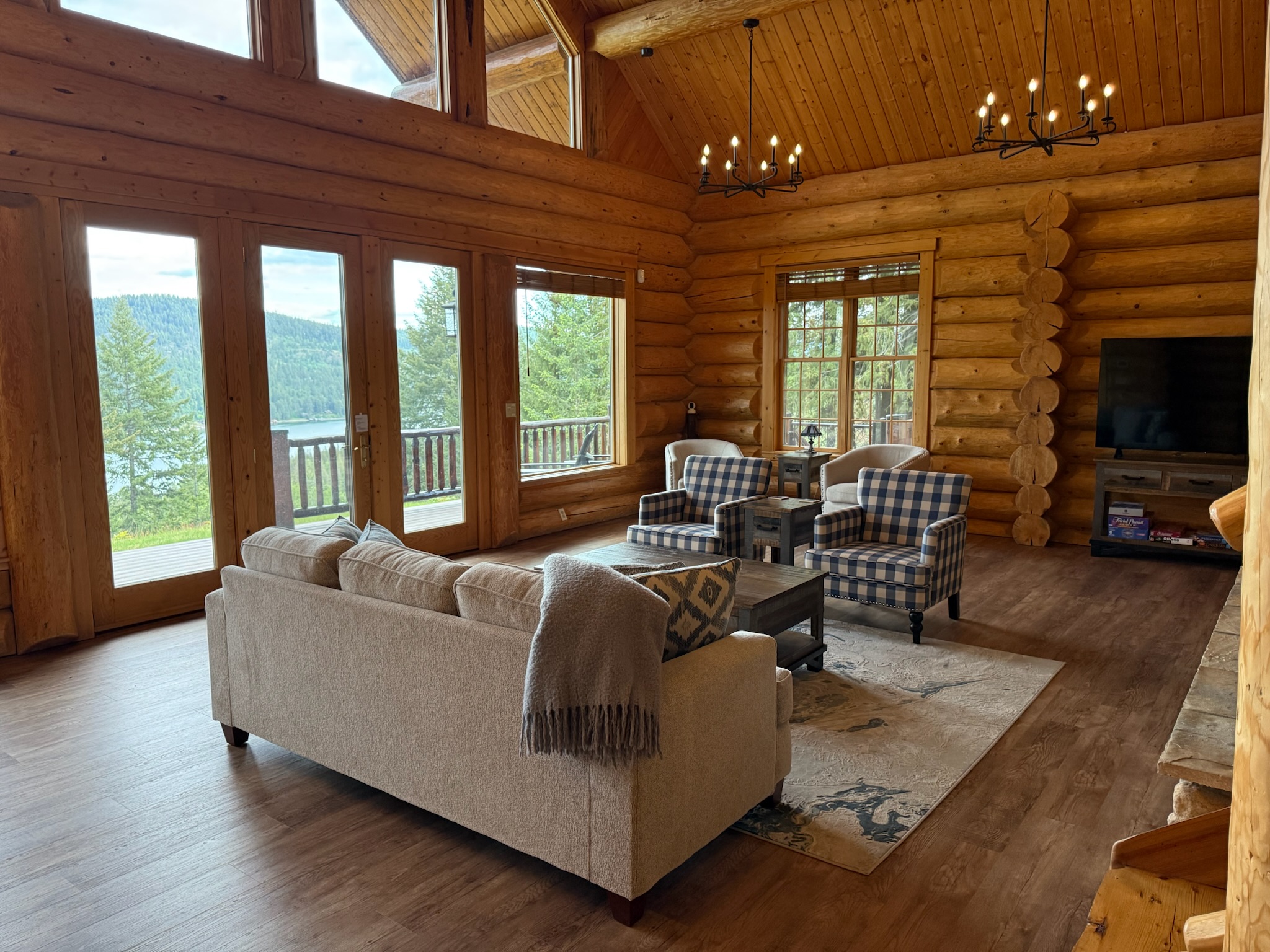 Sitting room with incredible lake and mountain views