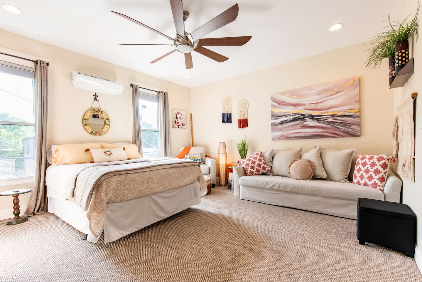 Studio upstairs- queen sized bed and sleeper sofa