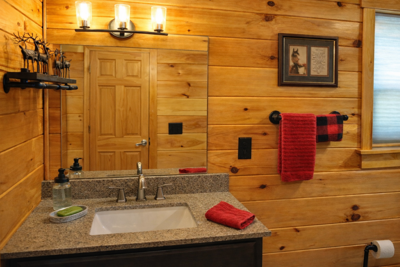 Second ensuite bathroom. Luxury towels included.