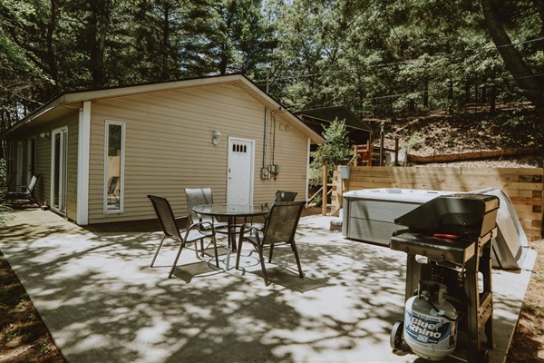 Grill, Outdoor Seating and Hot tub