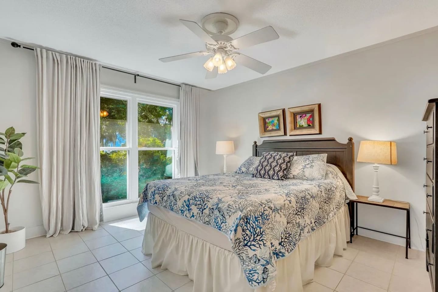 Bedroom with doors to the garden