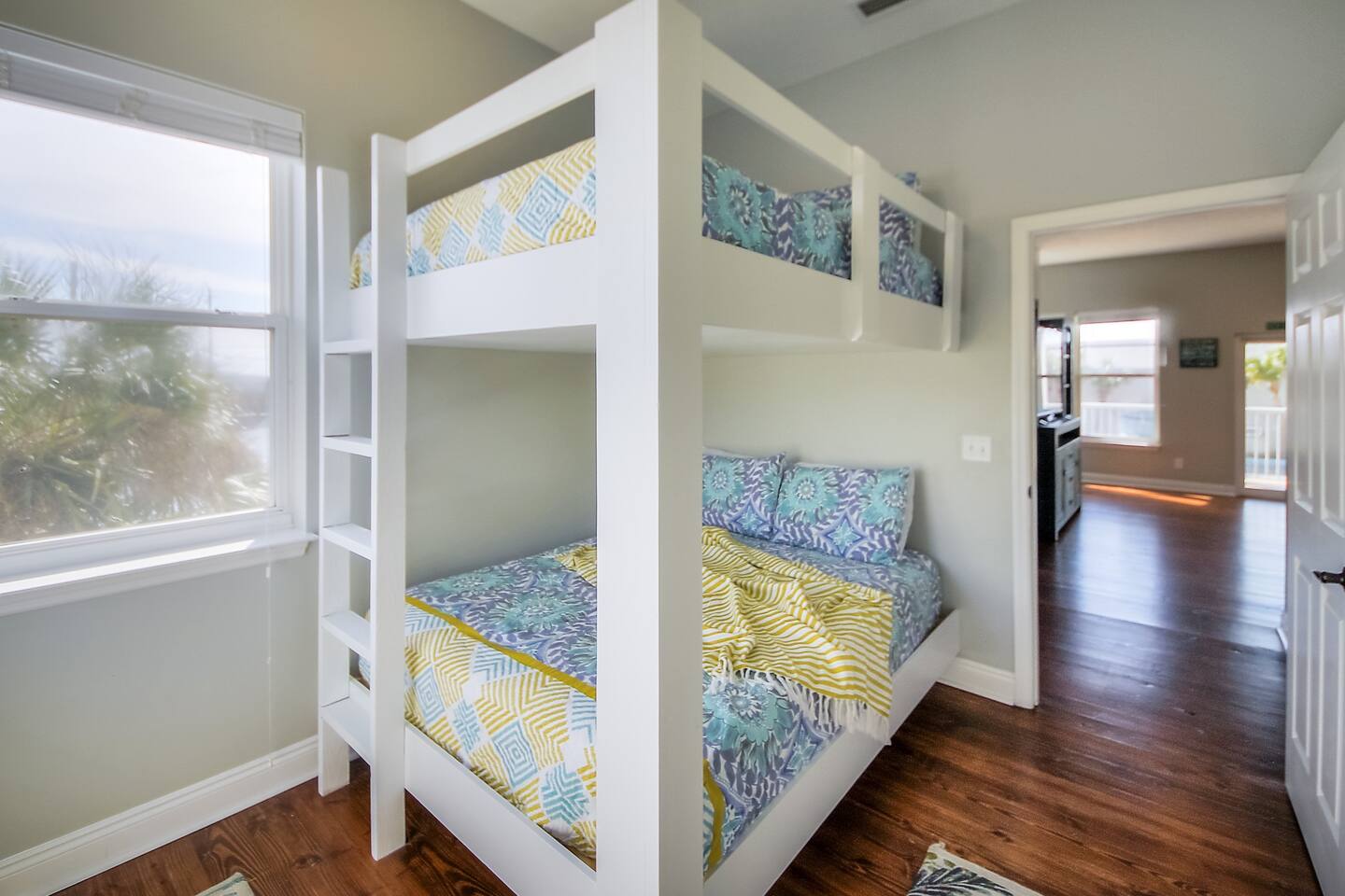 Queen bunks in the boho flower bedroom.