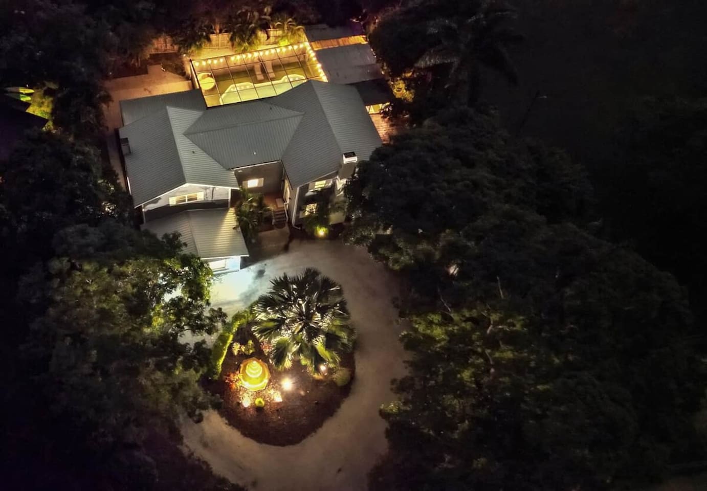 6 Bedroom 8 Bathroom Beach House. Peloton, Heated Pool, Theater Room, Billiards, Games. 