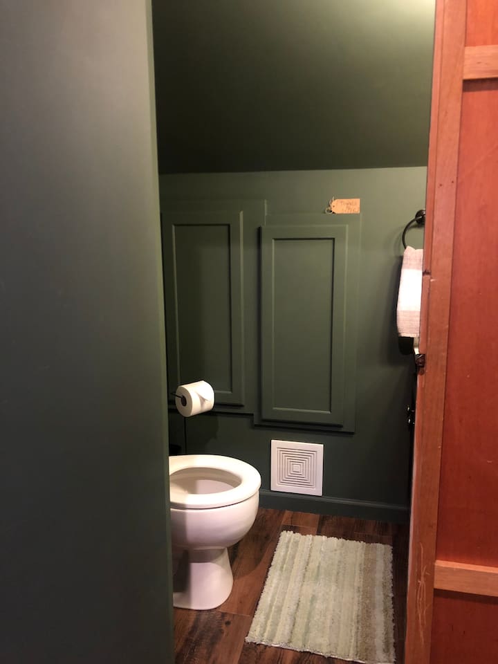 Your bathroom has all you need to feel right at home.  