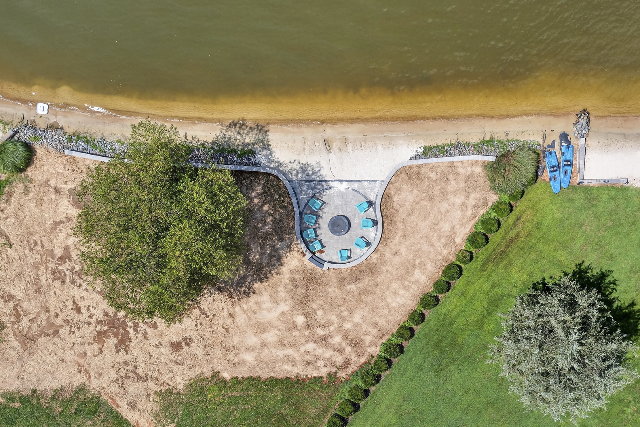 From every angle—whether lounging by the firepit or strolling along the private shoreline—you’re treated to sweeping, picture‑perfect views.