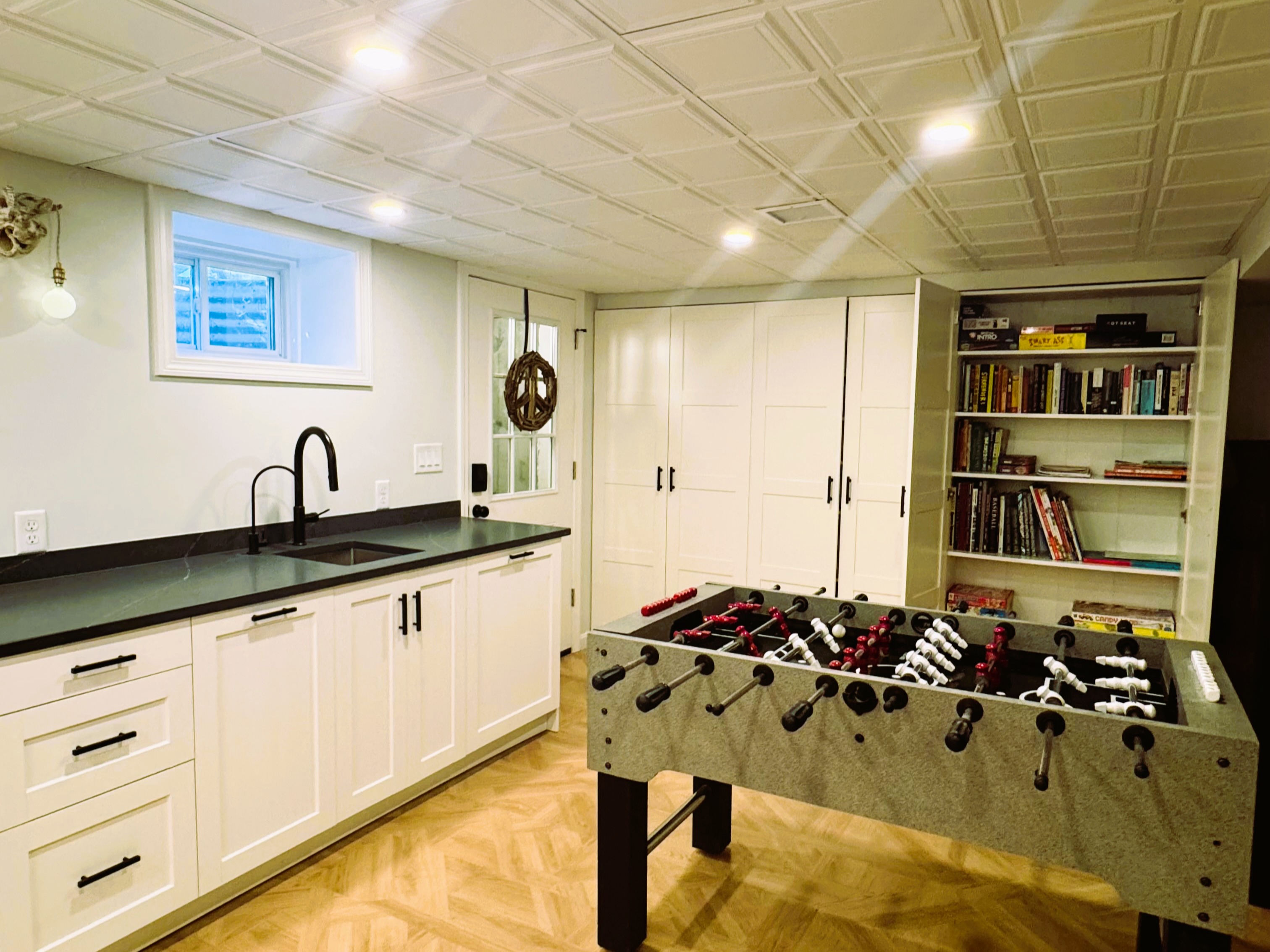 Bar Sink, Foosball, Books/Games