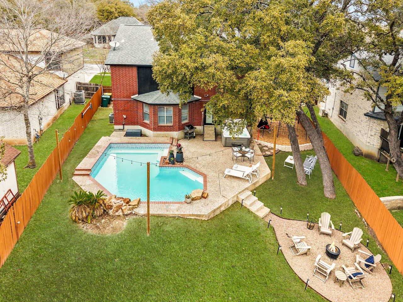 Here's our majestic backyard in all its glory!