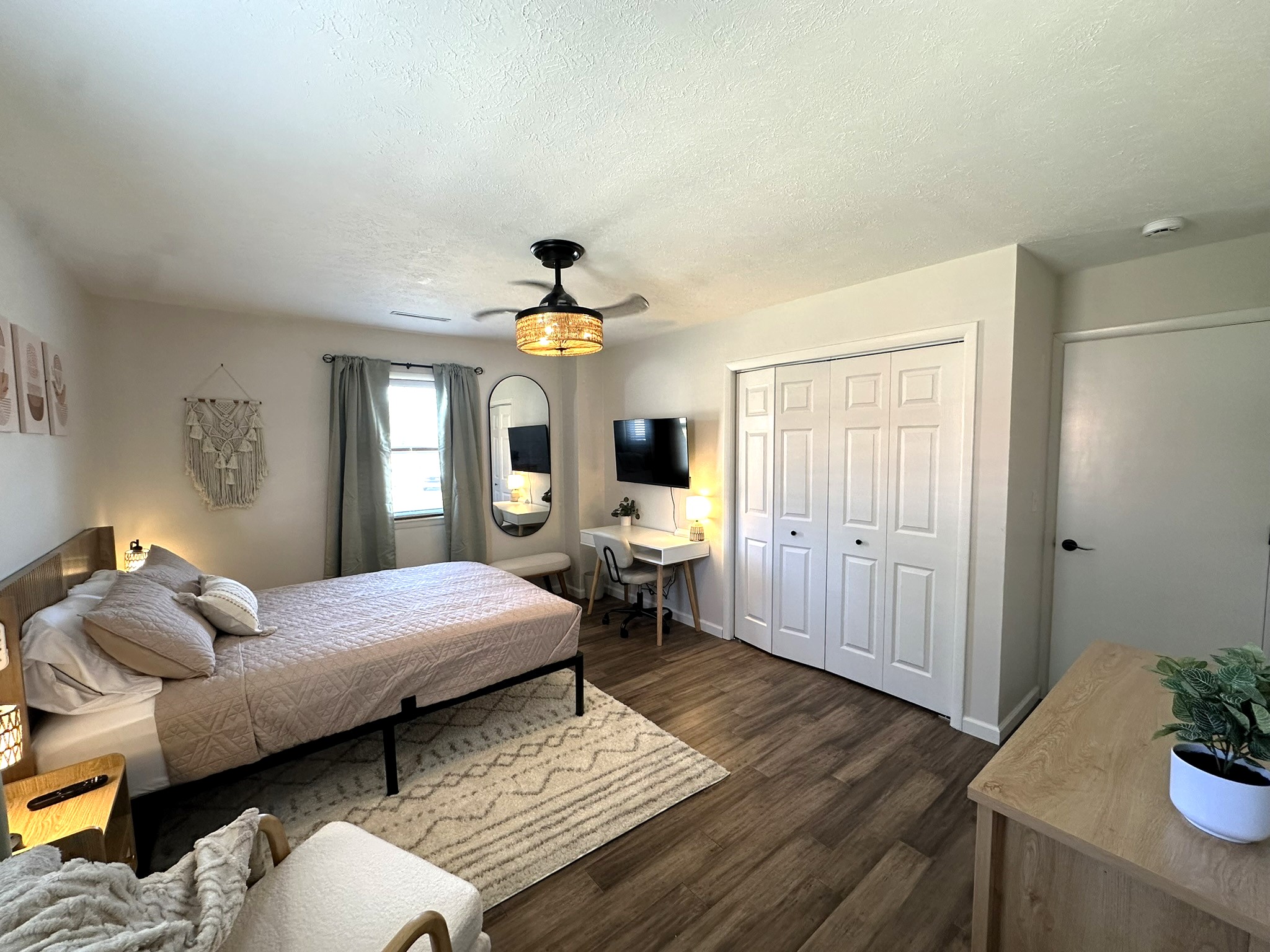 Queen bed, ceiling fan, closet and 43" smart TV