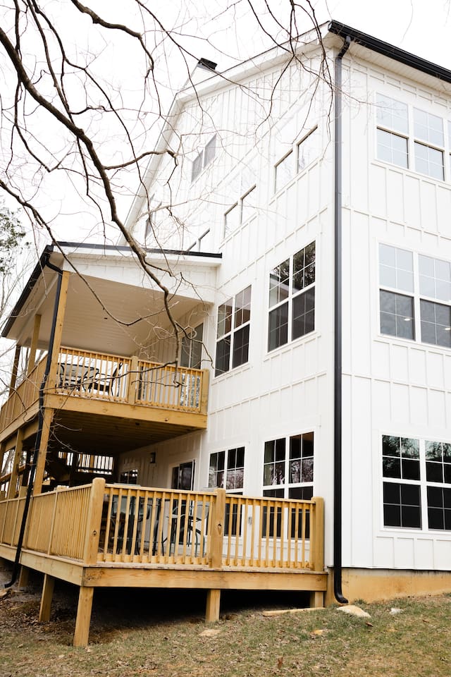 Two levels of deck provide plenty of space for outdoor enjoyment and entertaining. Breathtaking views of the wooded area and Floyd's Fork creek from these decks.