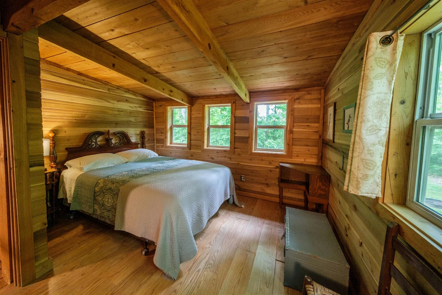 Queen Bed upstairs