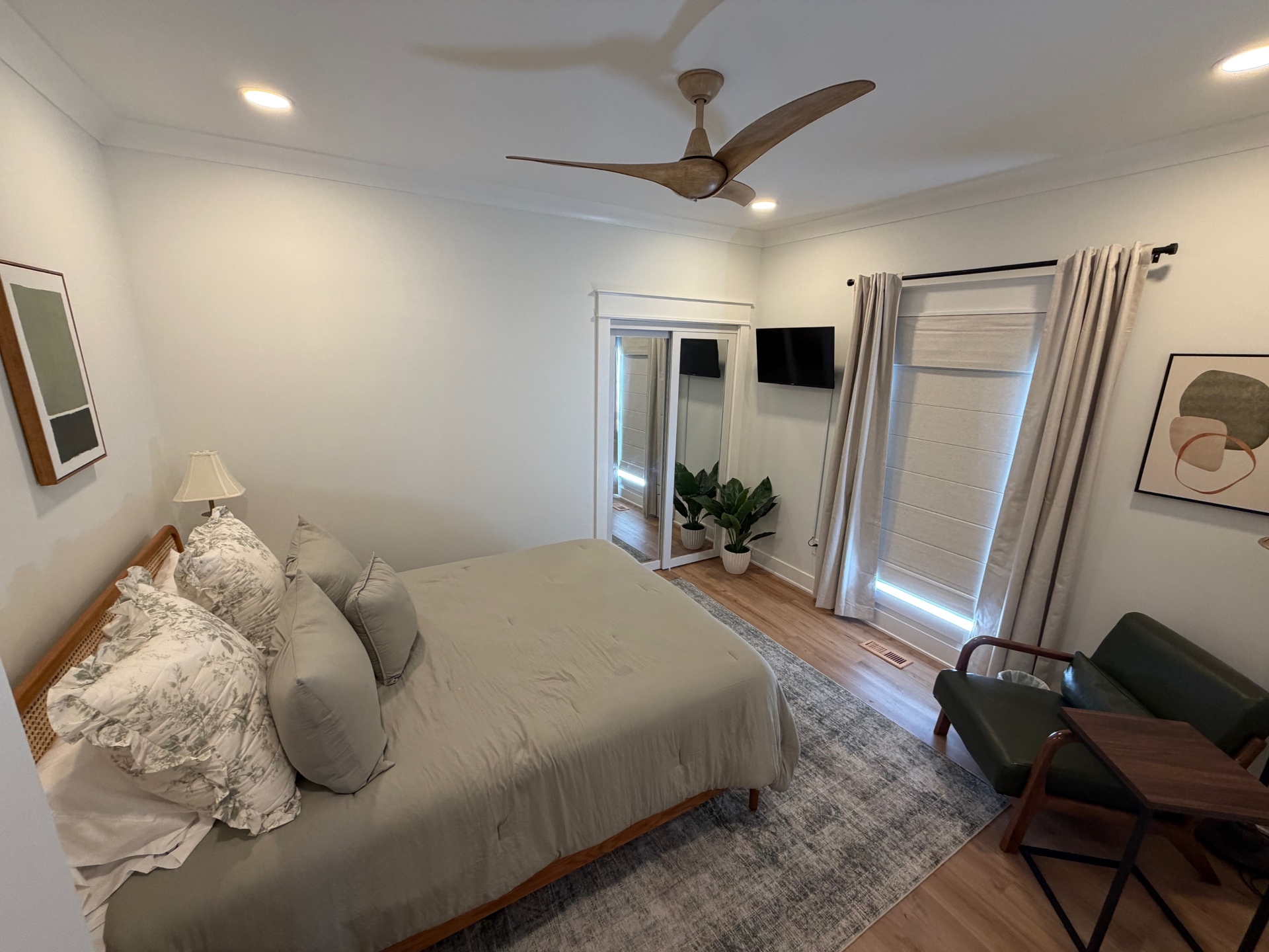 Queen bedroom