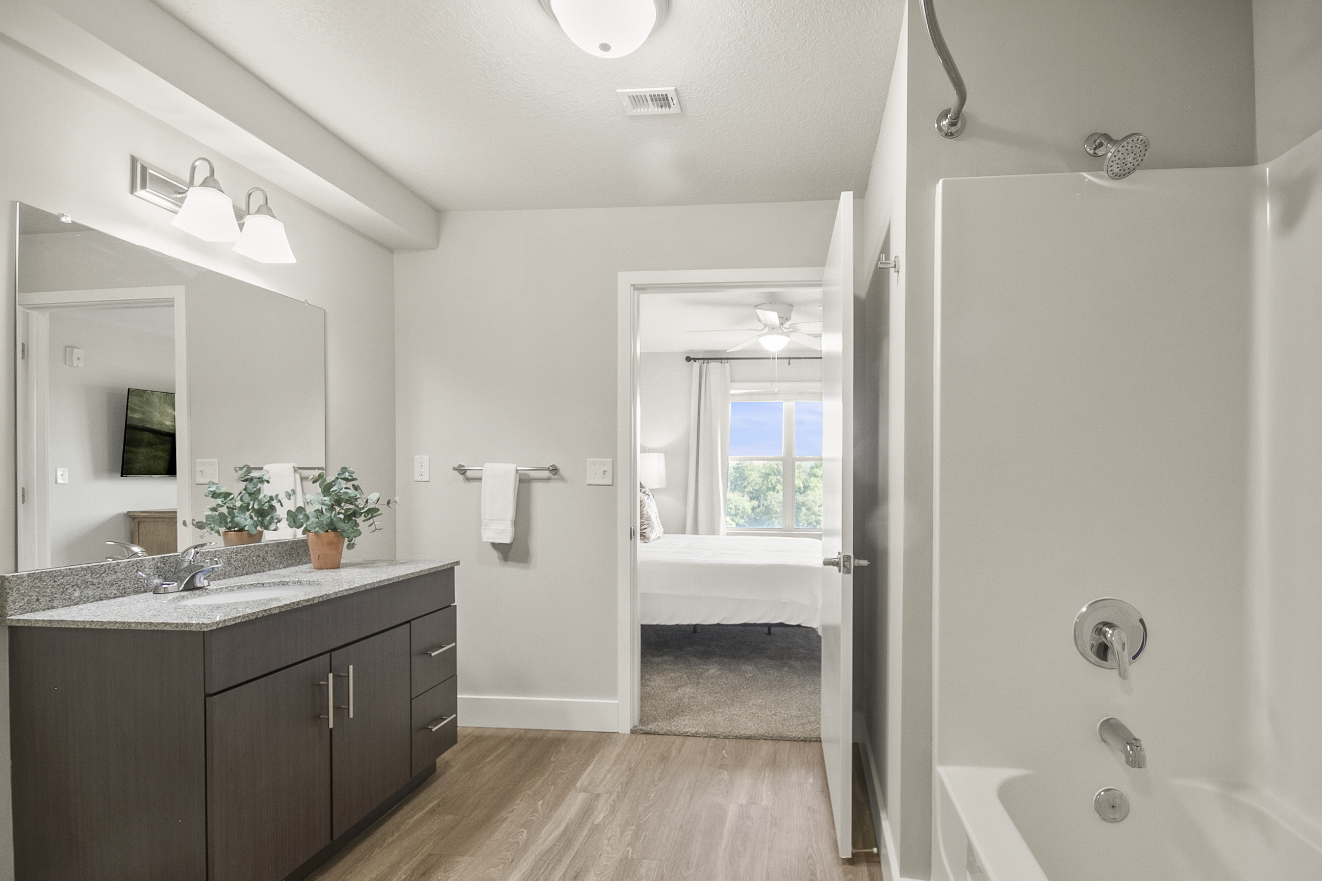 King Bathroom 1