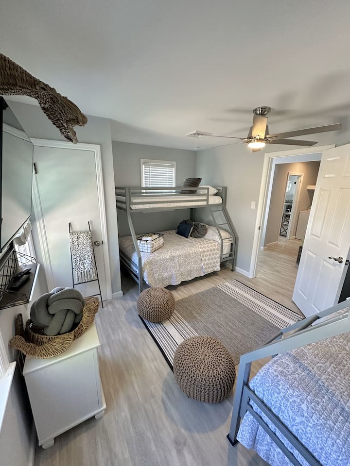 Back bedroom 