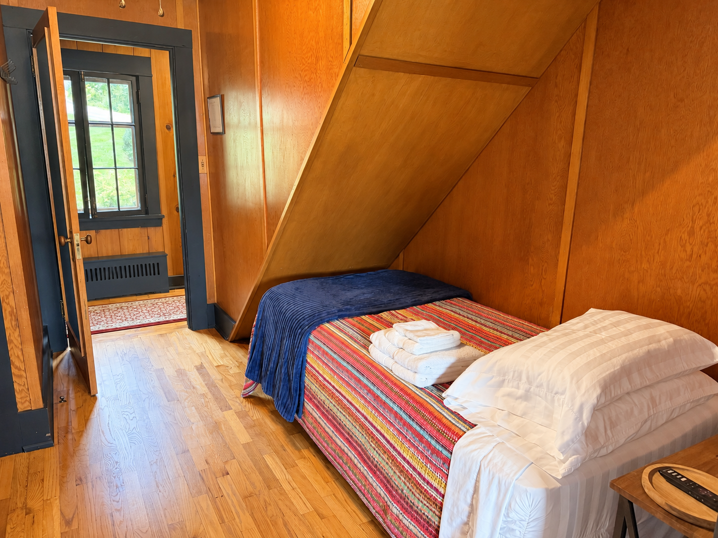 2nd Floor - 2 Bedroom Suite #2 - 1 twin bedroom