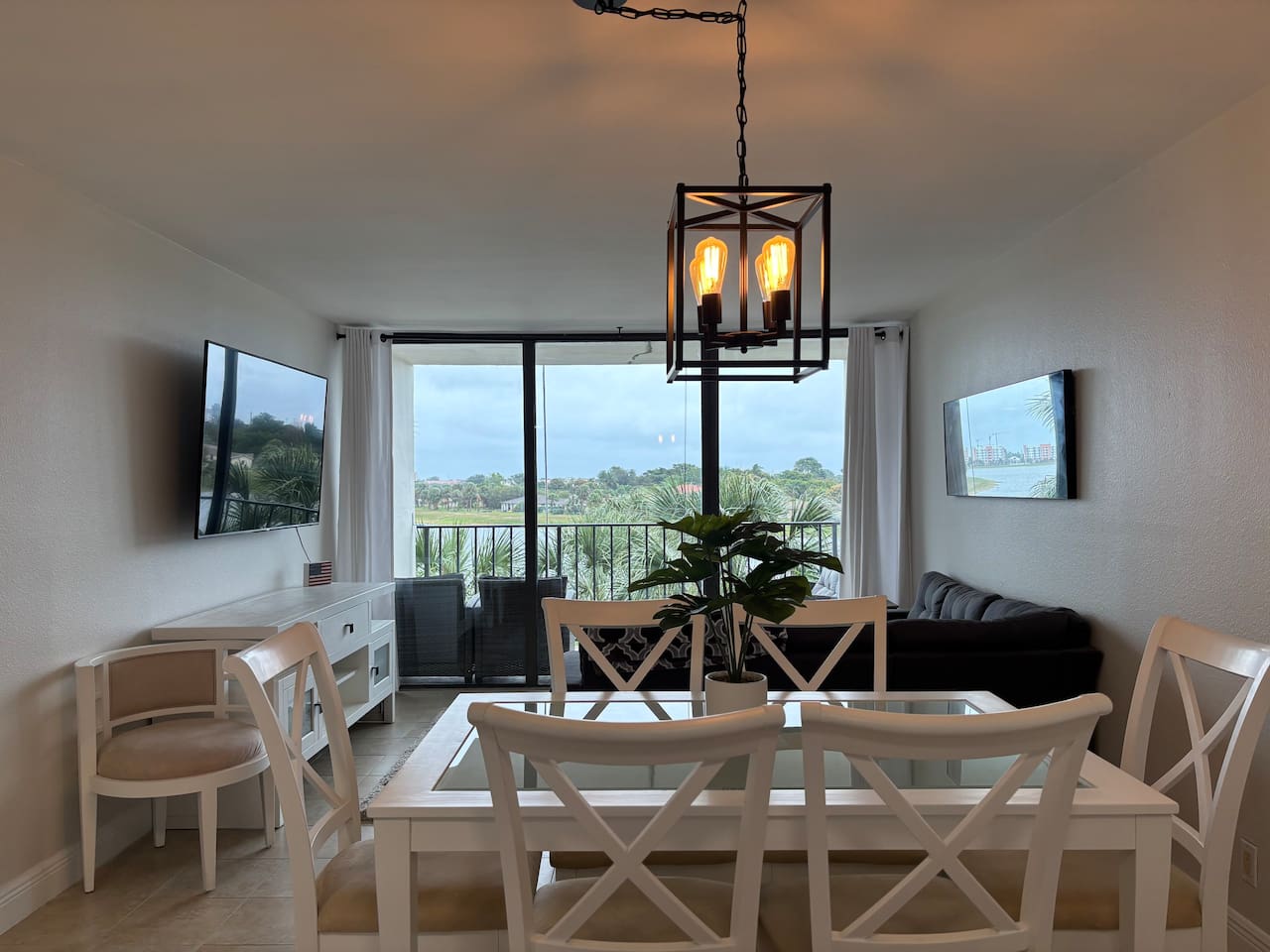 The dining room is well laid out, with plenty of seating and good lighting.