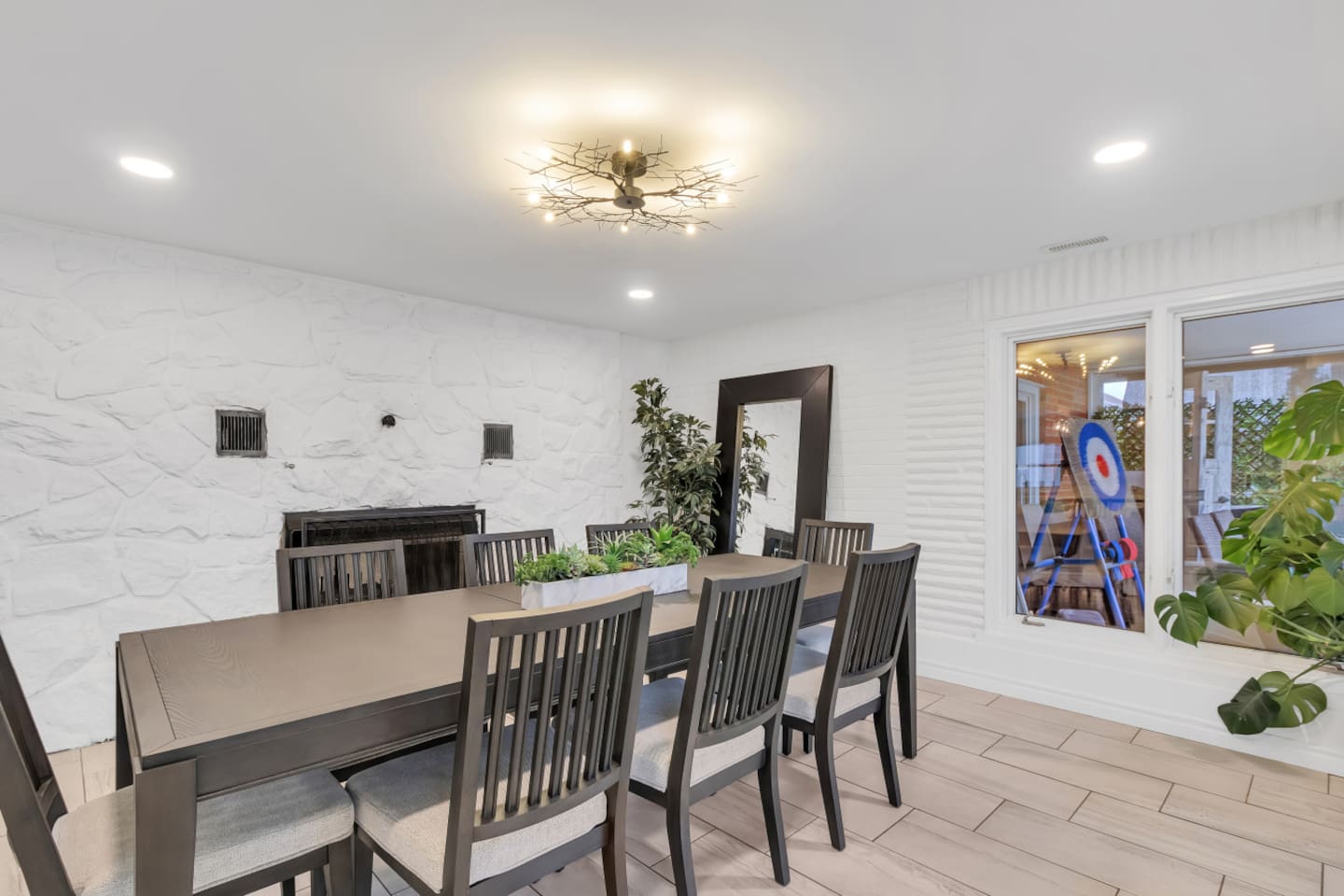 Indoor dining area, seats 8 