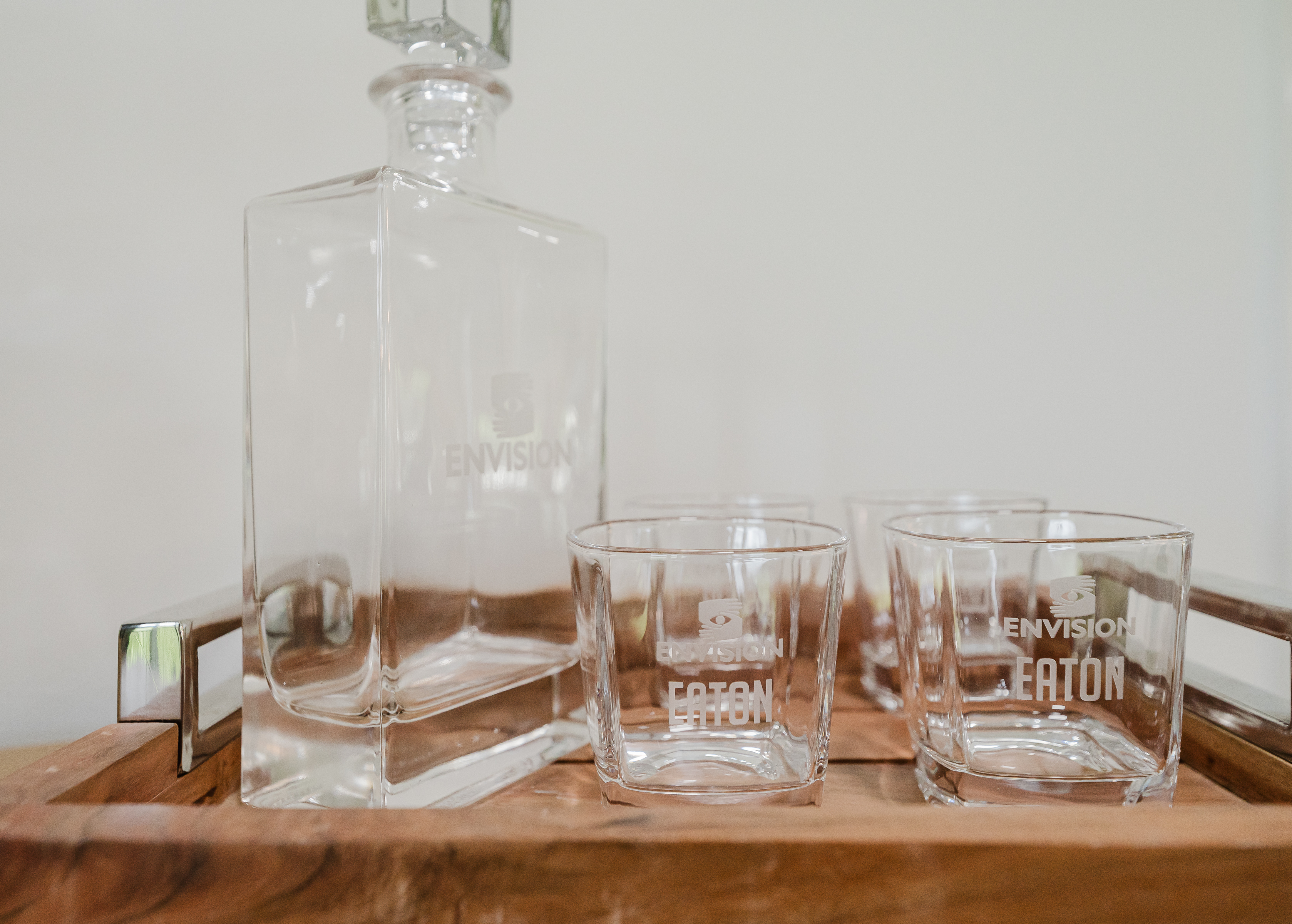 Thoughtfully styled bar setup with glass decanter and tumblers—perfect for relaxing drinks after a day on the course
