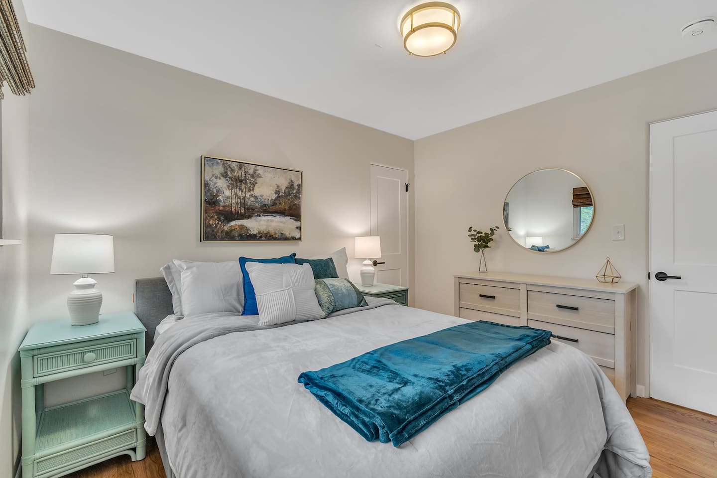 High-quality linens, sheets, and enough pillows to start a small pillow war.