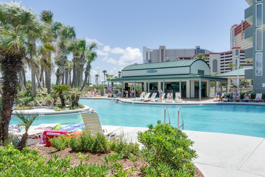 Poolside Bar and Grill